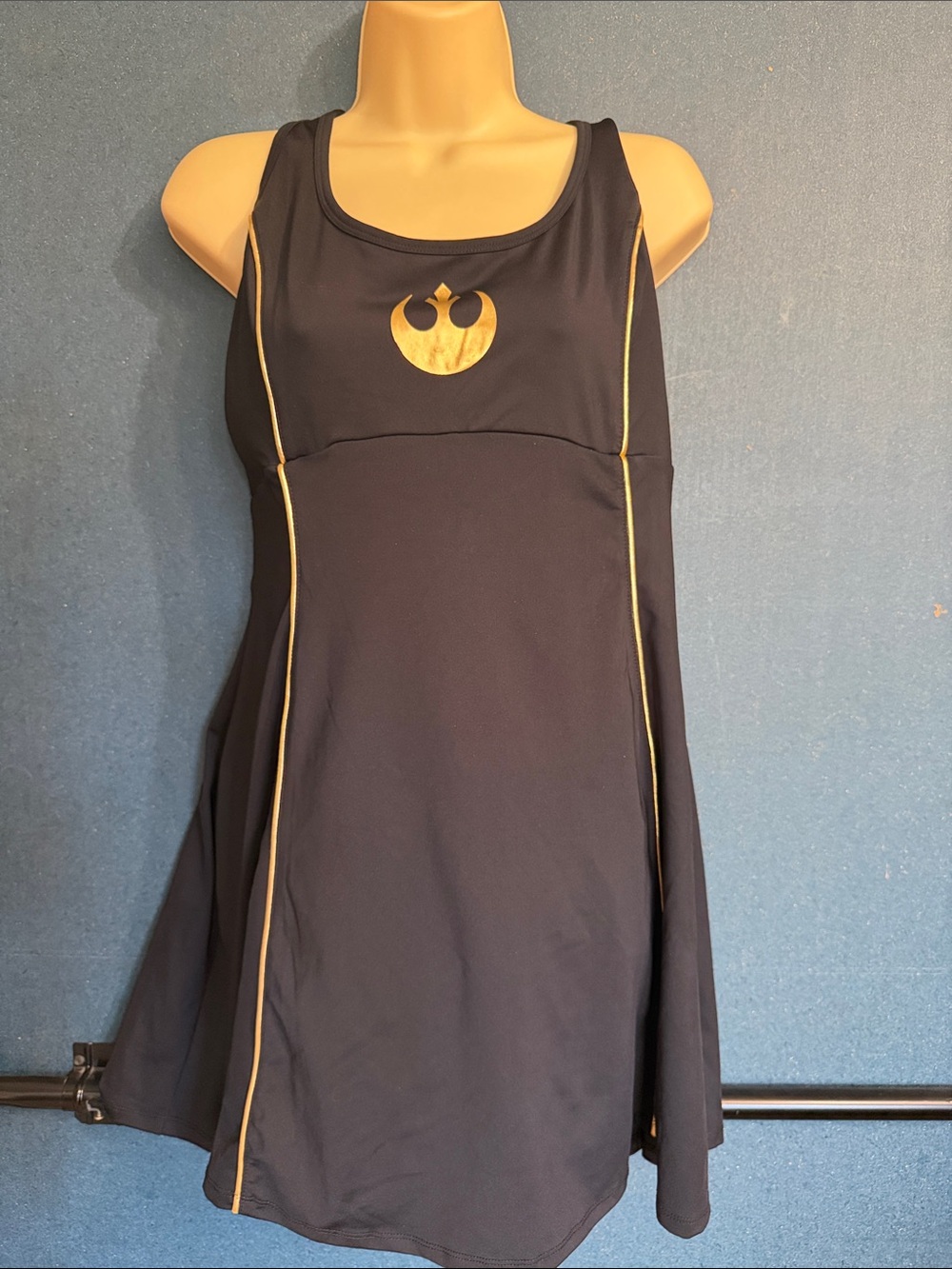 her universe star-wars-rebel-alliance-athletic-dress sz xl